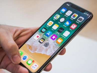 Um ex�rcito de m�quinas CNC para usinar o iPhone